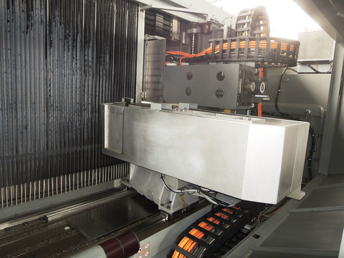 Vertical Mills/DECKEL MAHO DMF 220 Linear