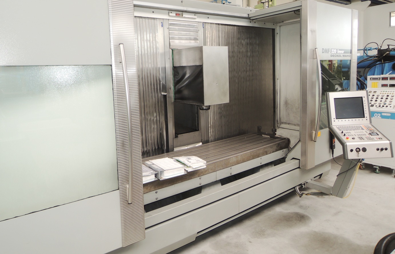 Vertical Mills/DECKEL MAHO DMF 220 Linear