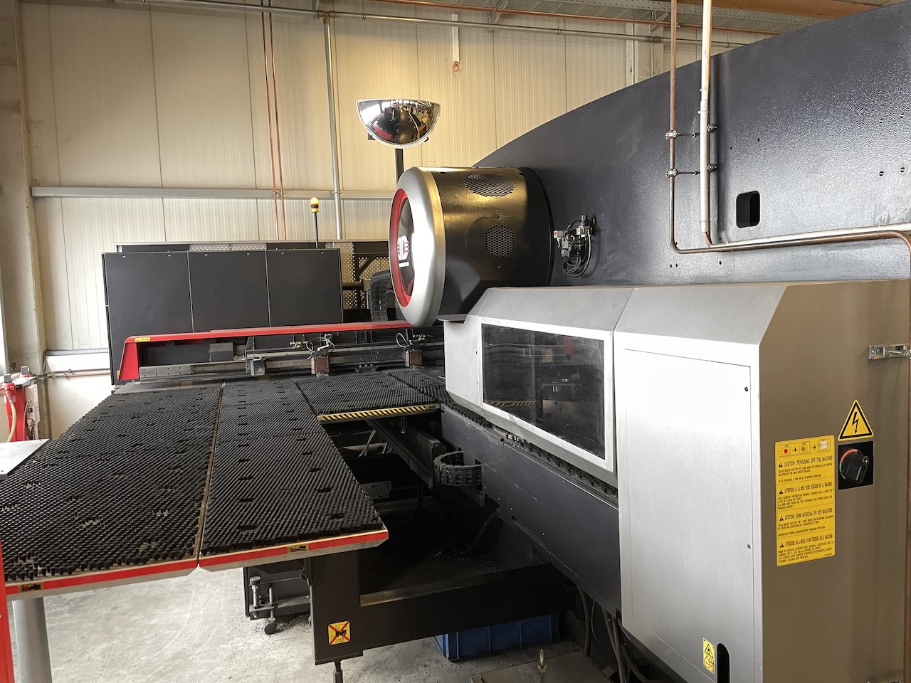 Laser Punching/Amada - EML 3610