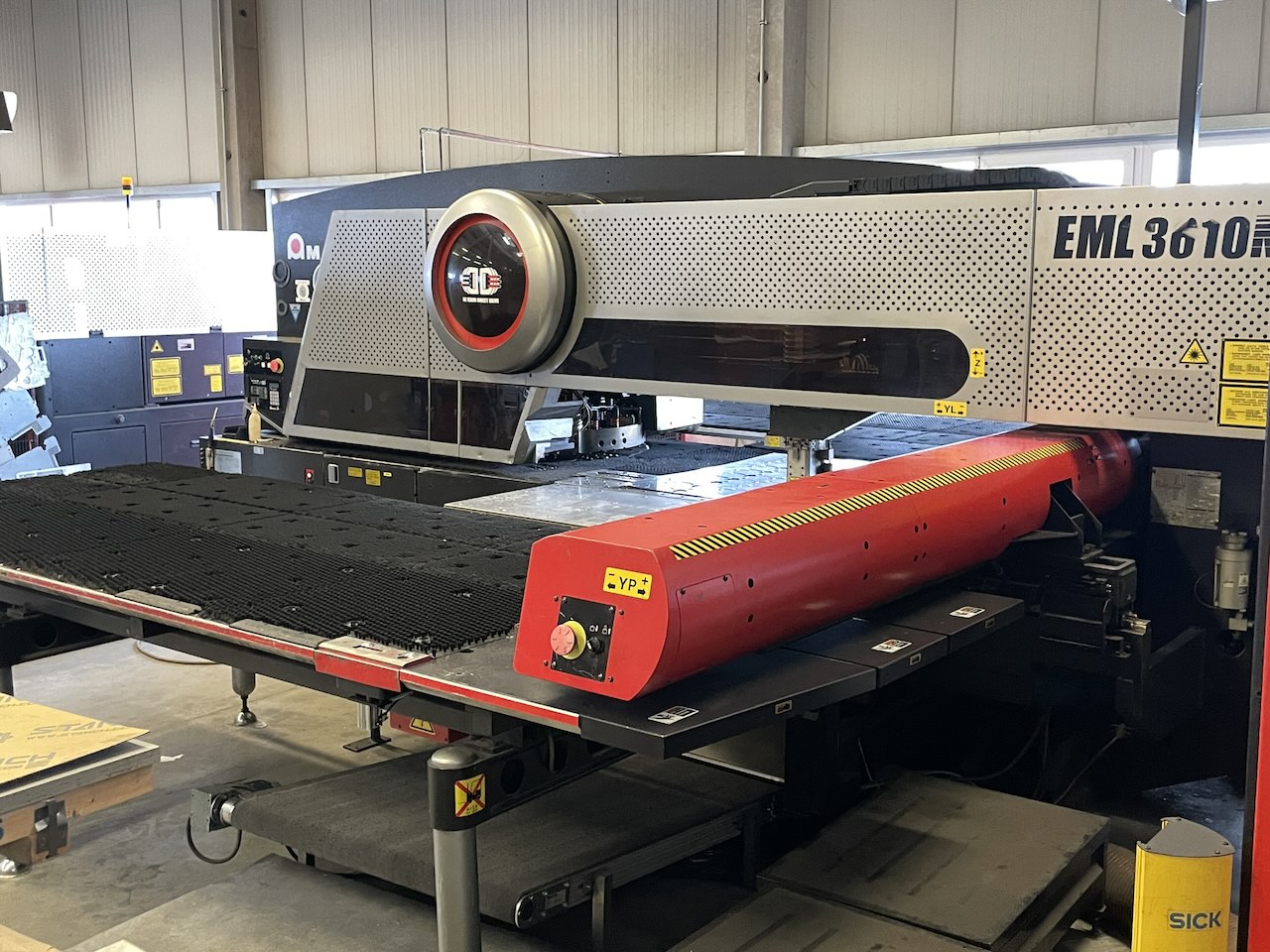 Laser Punching/Amada - EML 3610