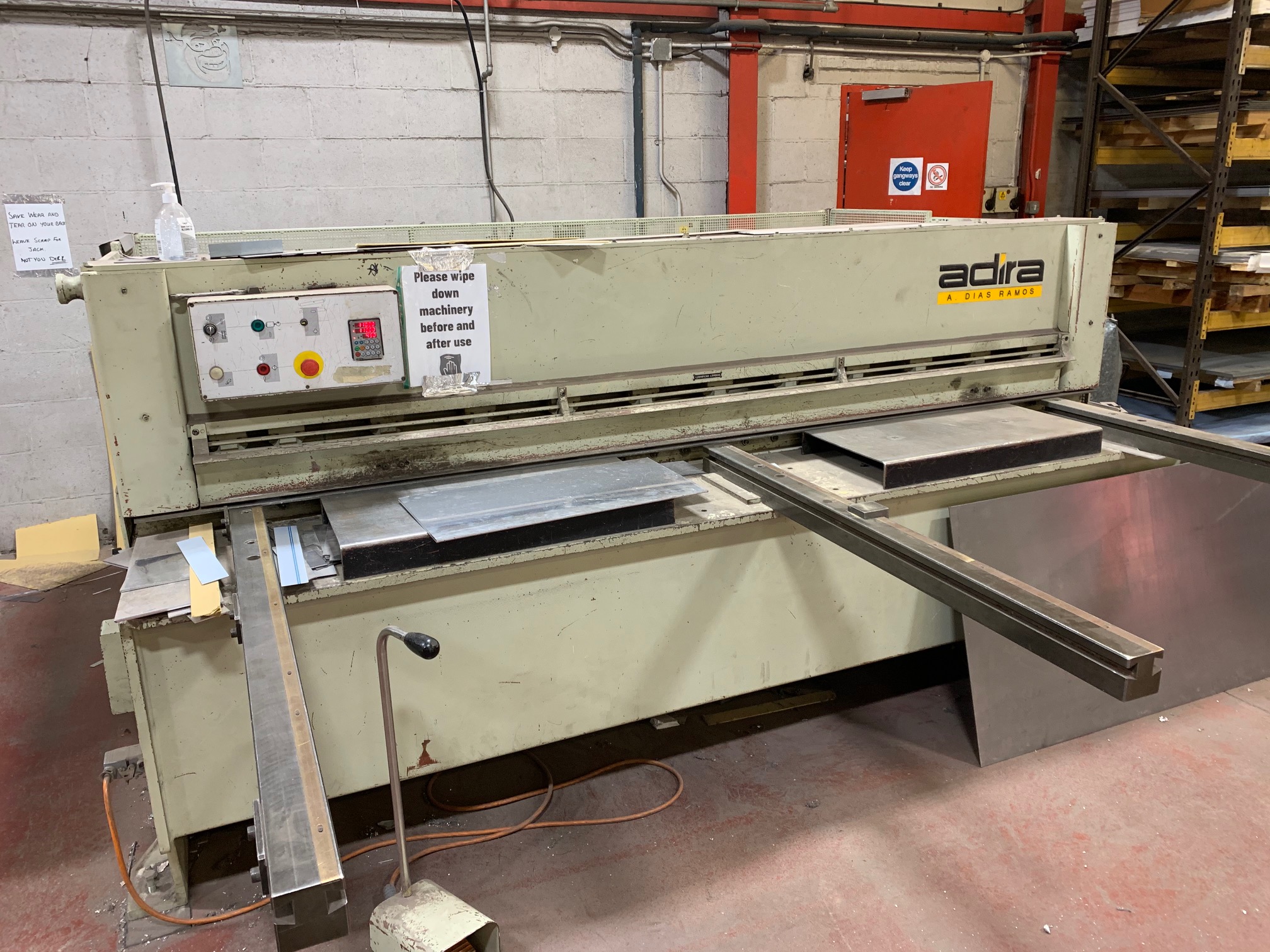 Guillotines/ADIRA Model GHL-0425