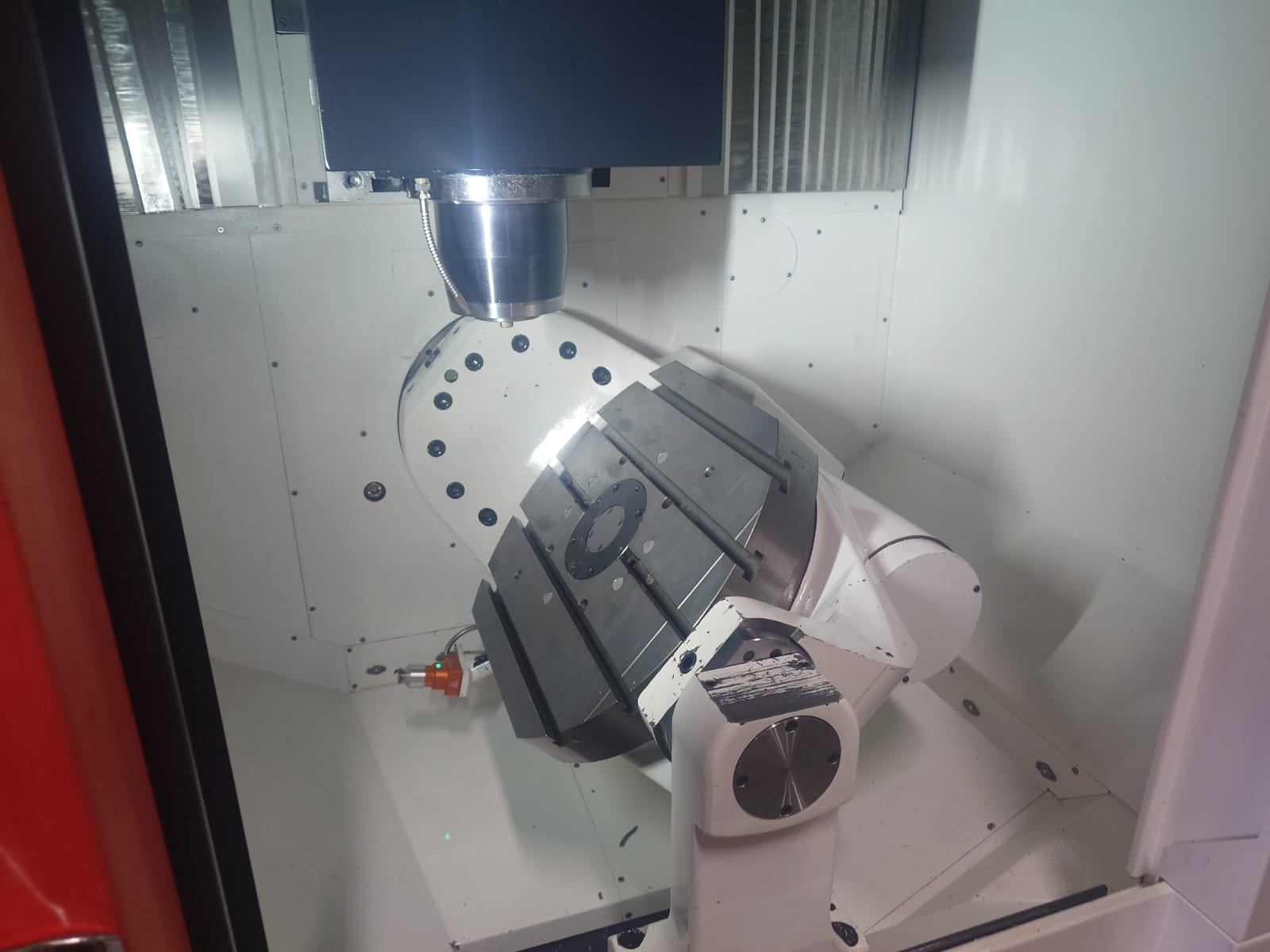 Vertical Machining Centres/Used Mazak Variaxis C600 (4678)