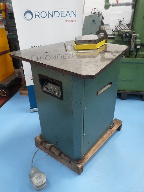 Notching/HMW 618 150 x 3mm 3PH Power Operated Corner Notcher