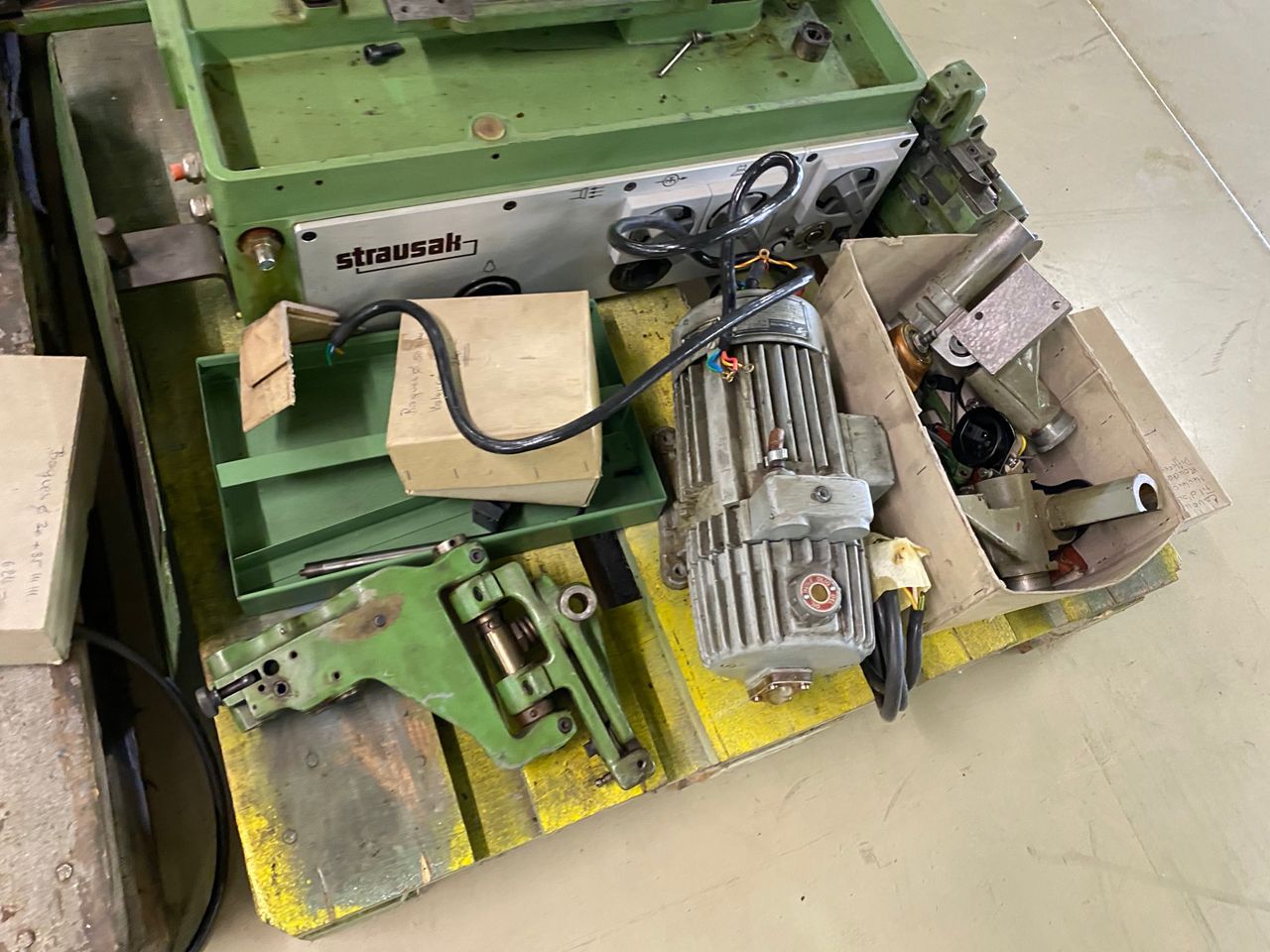 Miscellaneous/BURNISHING MACHINE STRAUSAK TYPE 119