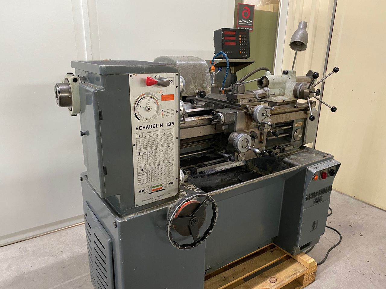 Lathes (CNC and Manual)/LEADSCREW LATHE SCHAUBLIN TYPE 135