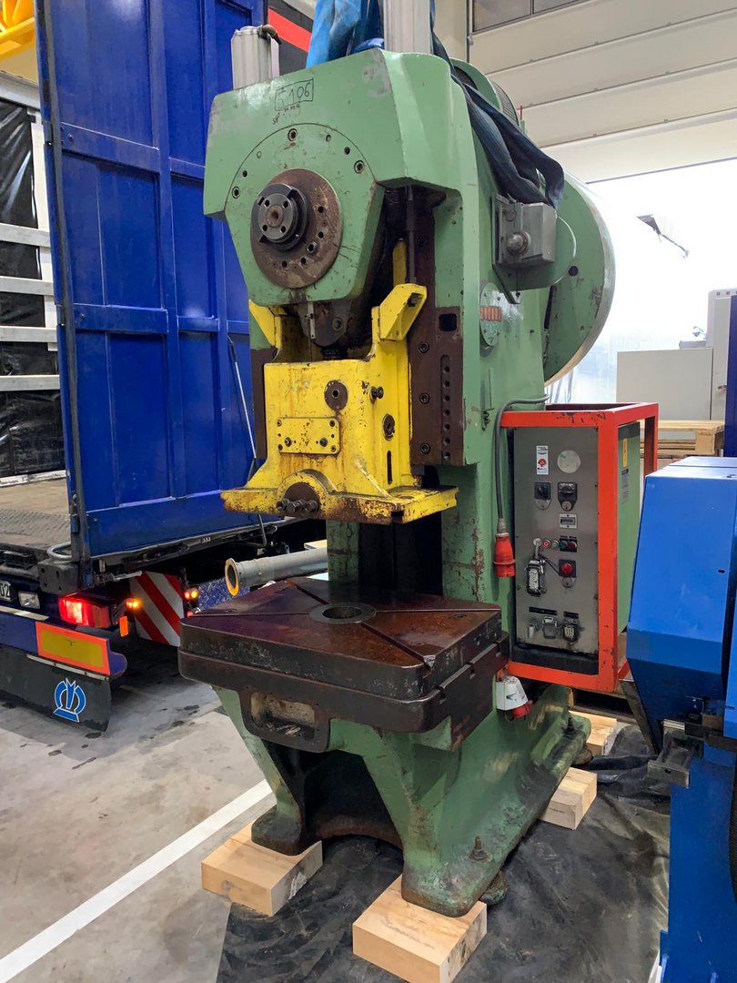 Eccentric C-Frame Presses/WEINGARTEN ARS 80