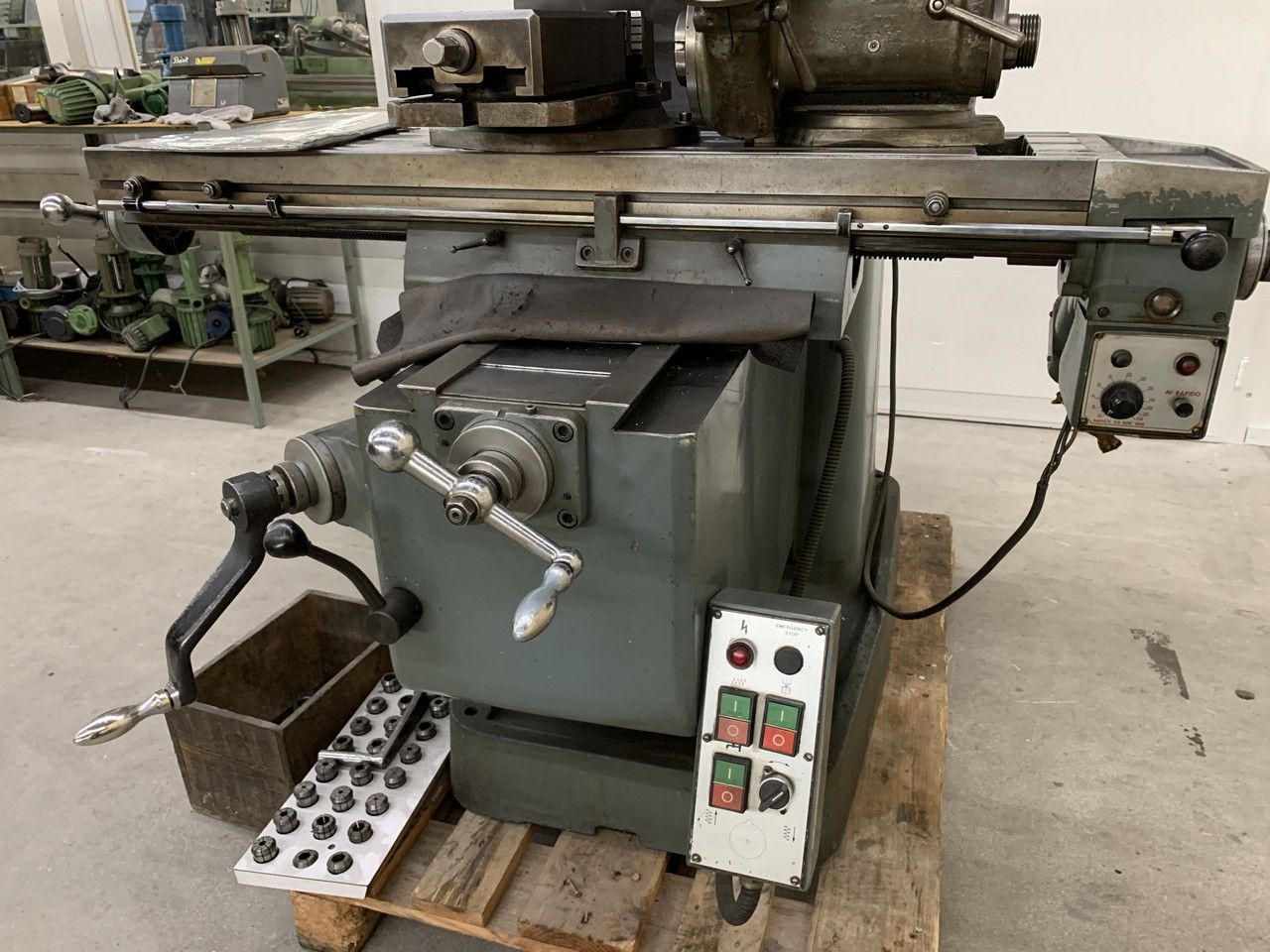 Milling/UNIVERSAL MILLING MACHINE KONDIA TYPE FV-1