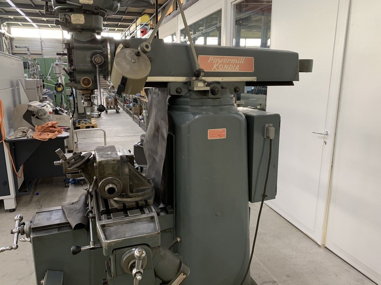 Milling/UNIVERSAL MILLING MACHINE KONDIA TYPE FV-1