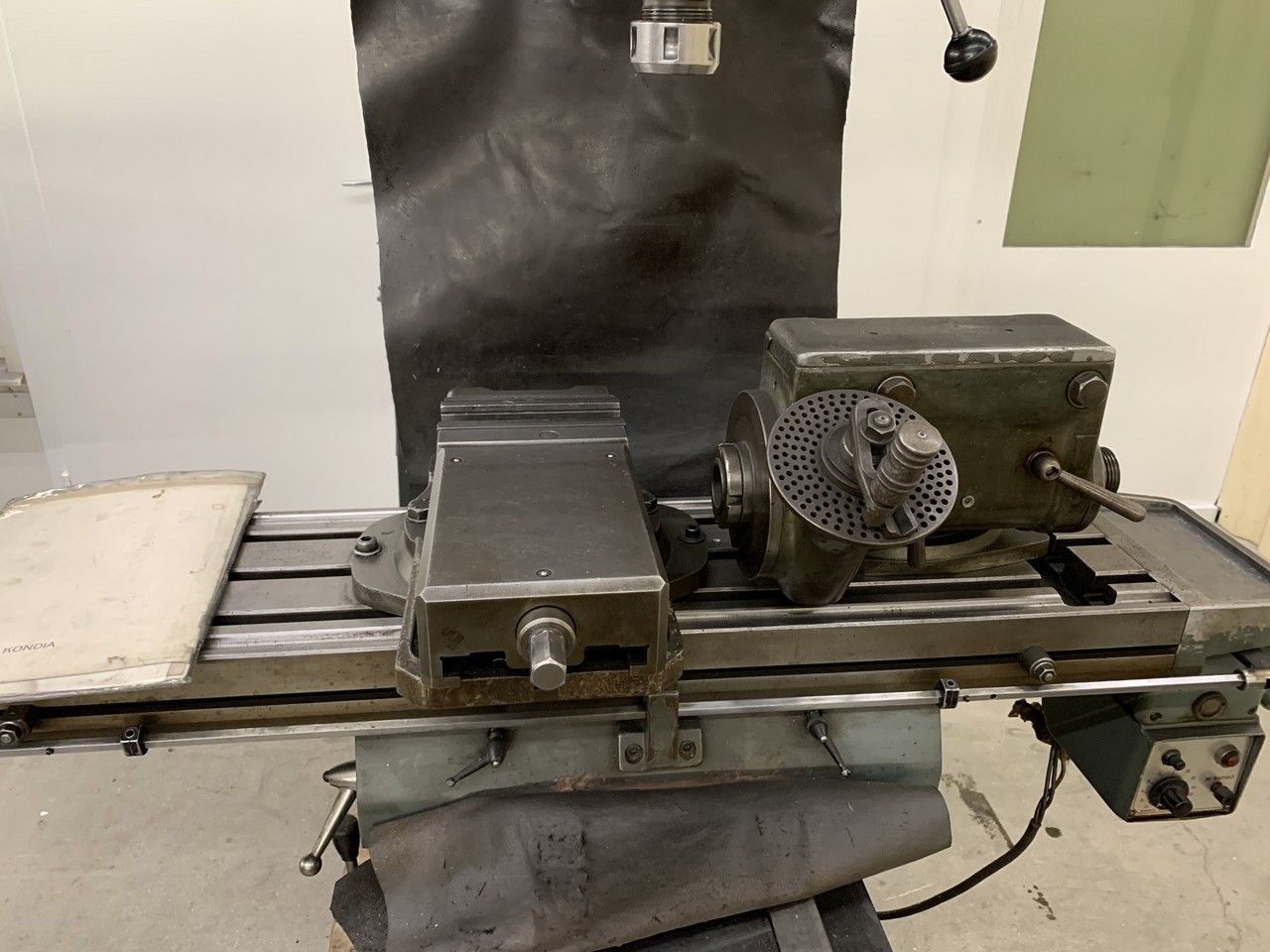 Milling/UNIVERSAL MILLING MACHINE KONDIA TYPE FV-1