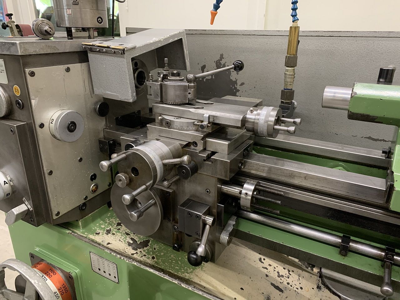 Lathes (CNC and Manual)/LEADSCREW LATHE SCHAUBLIN TYPE 125-C B-32