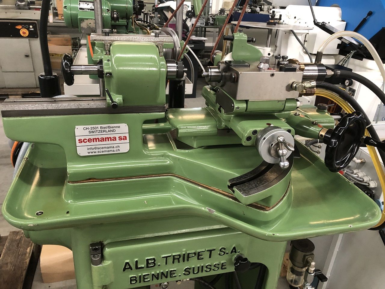Grinding/UNIVERSAL GRINDING MACHINE TRIPET TYPE MUS100