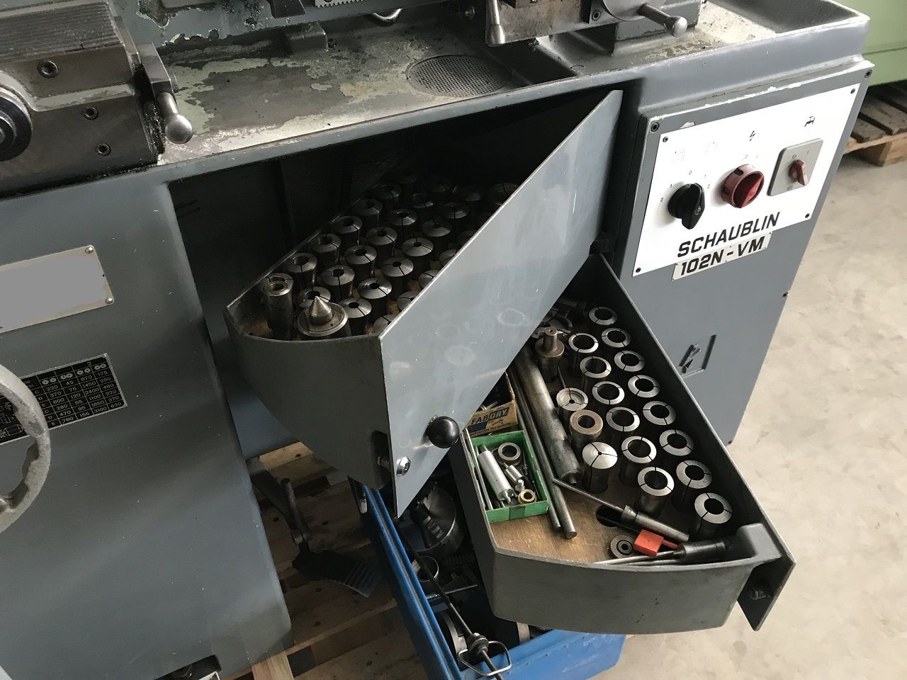 Lathes (CNC and Manual)/LEADSCREW LATHE SCHAUBLIN TYPE 102N-VM W-25