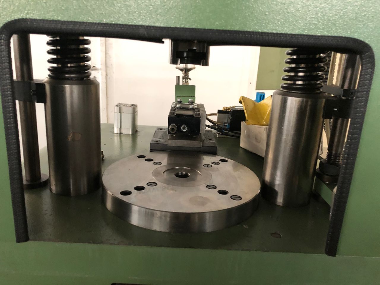 Presses (General)/PRESS ESSA TYPE REB8