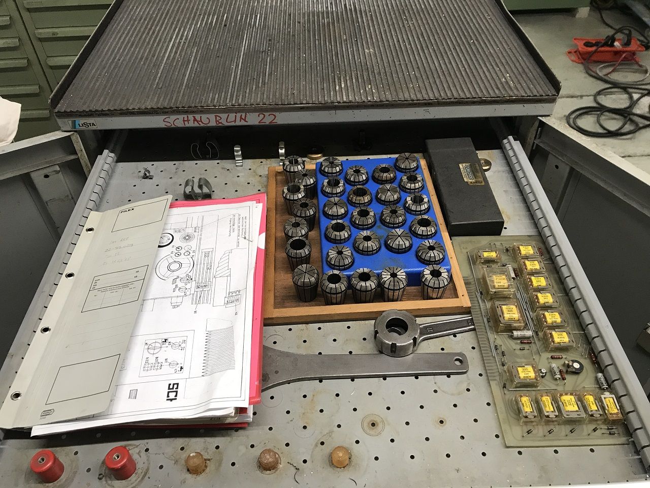 Milling/UNIVERSAL MILLING MACHINE SCHAUBLIN TYPE 22