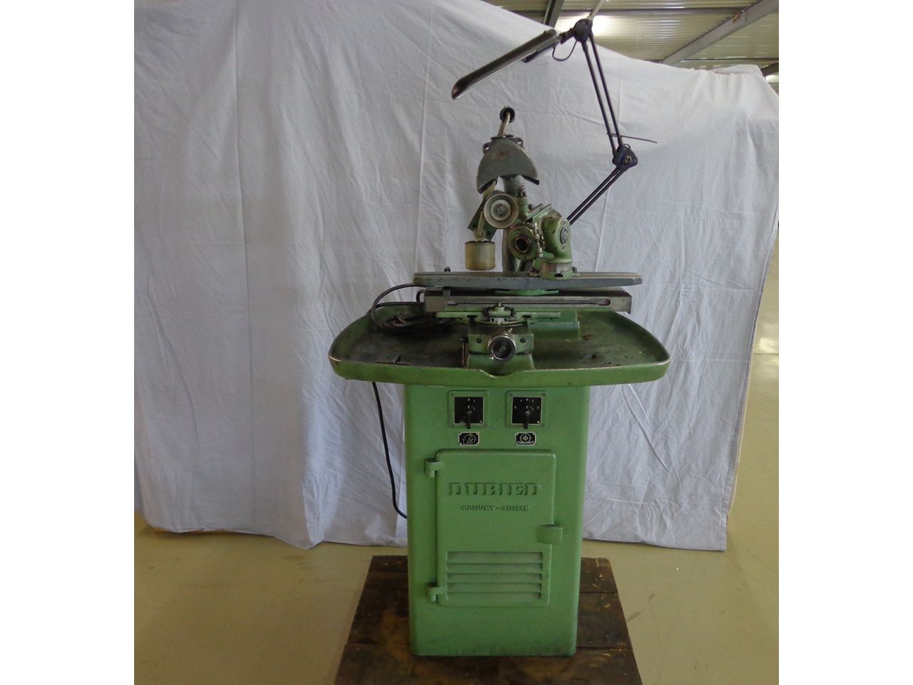 Tool & Cutter Grinders/TOOL AND CUTTER GRINDER DUBIED TYPE 562
