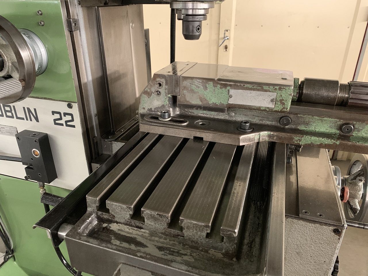 Milling/UNIVERSAL MILLING MACHINE SCHAUBLIN TYPE 22
