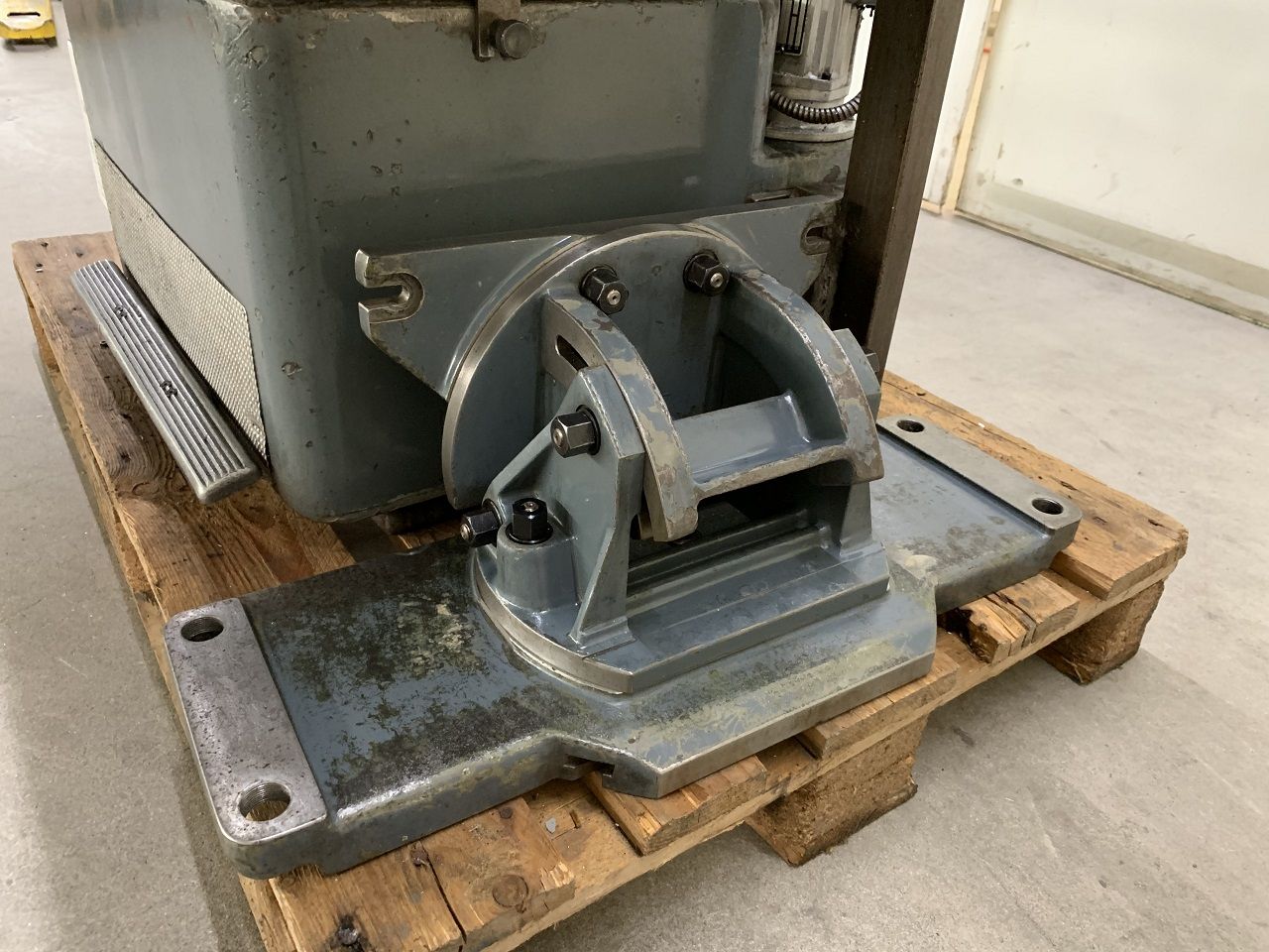 Milling/UNIVERSAL MILLING MACHINE SCHAUBLIN TYPE 13