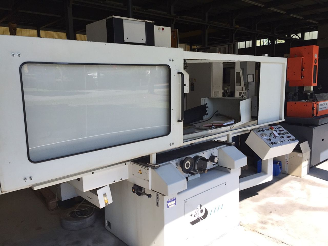 Surface Grinders/SURFACE GRINDING MACHINE Z&B TYPE ZB-84