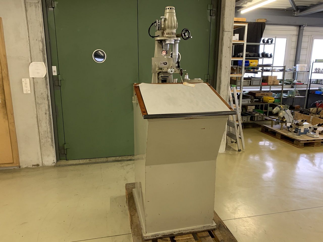 Miscellaneous/PROFILE PROJECTOR HAUSER TYPE P215
