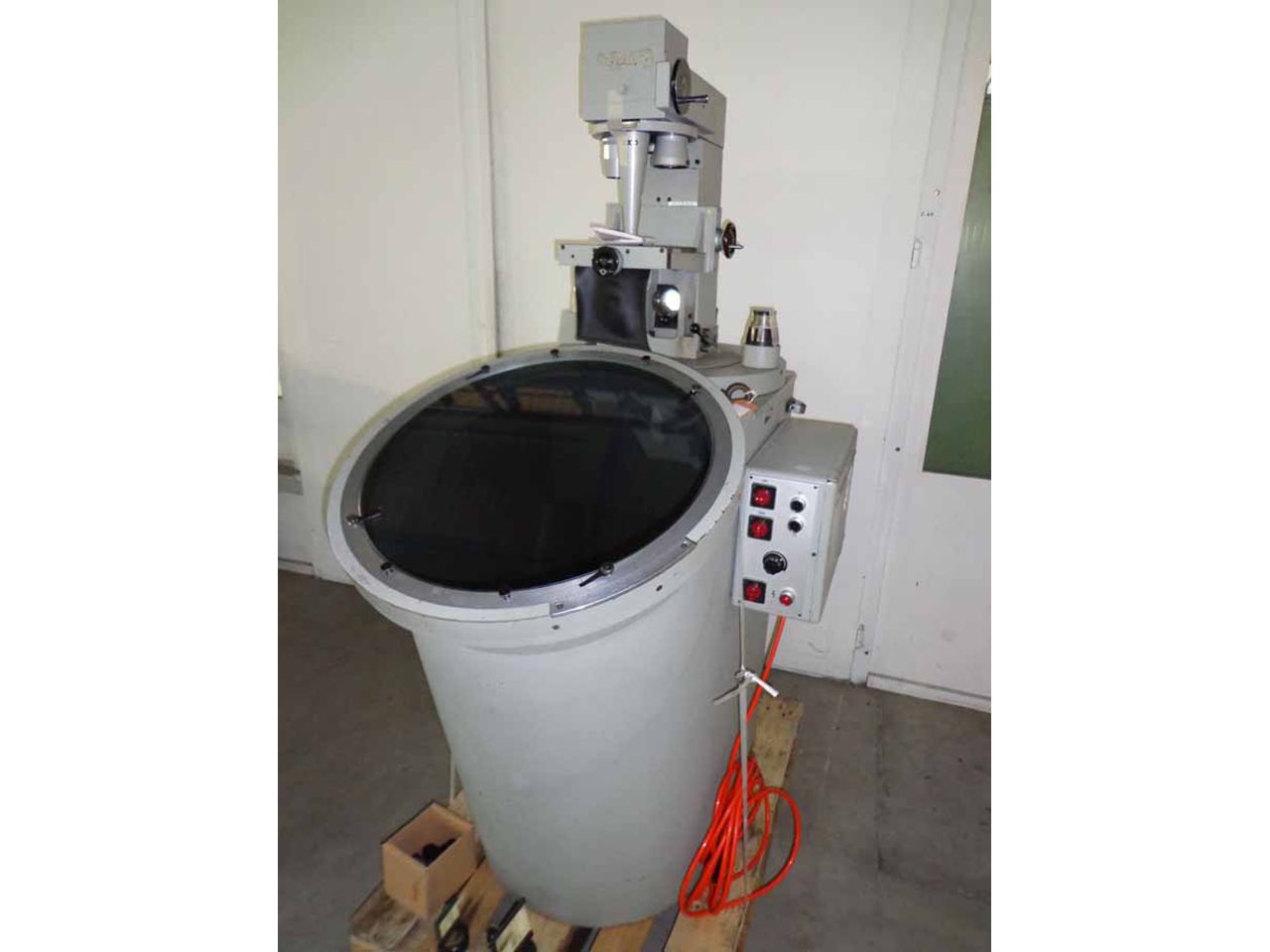 Miscellaneous/PROFILE PROJECTOR HAUSER TYPE H-601