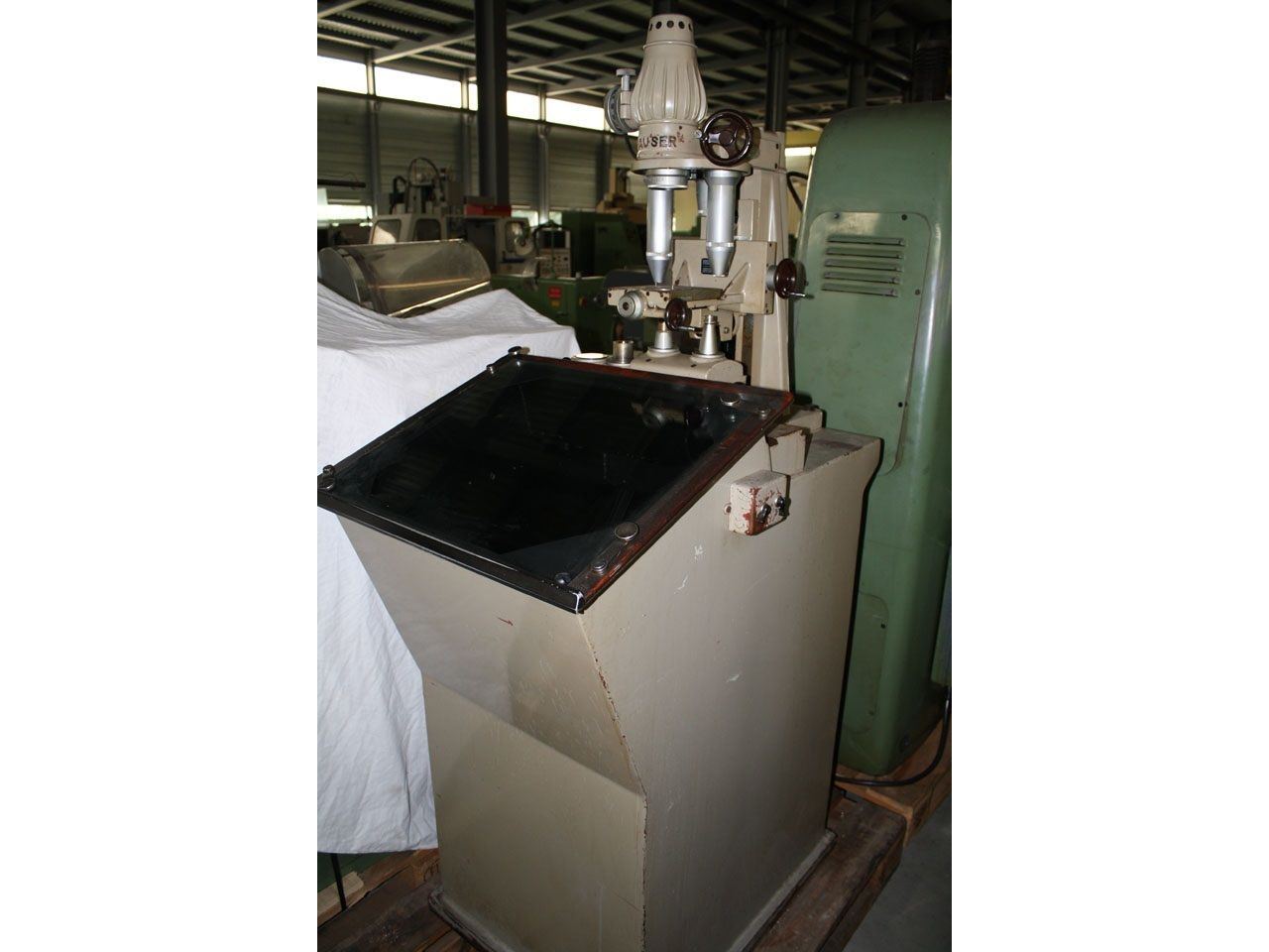 Miscellaneous/PROFILE PROJECTOR HAUSER TYPE P215