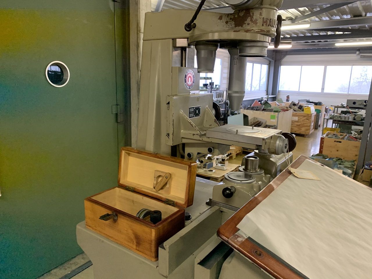 Miscellaneous/PROFILE PROJECTOR HAUSER TYPE P215