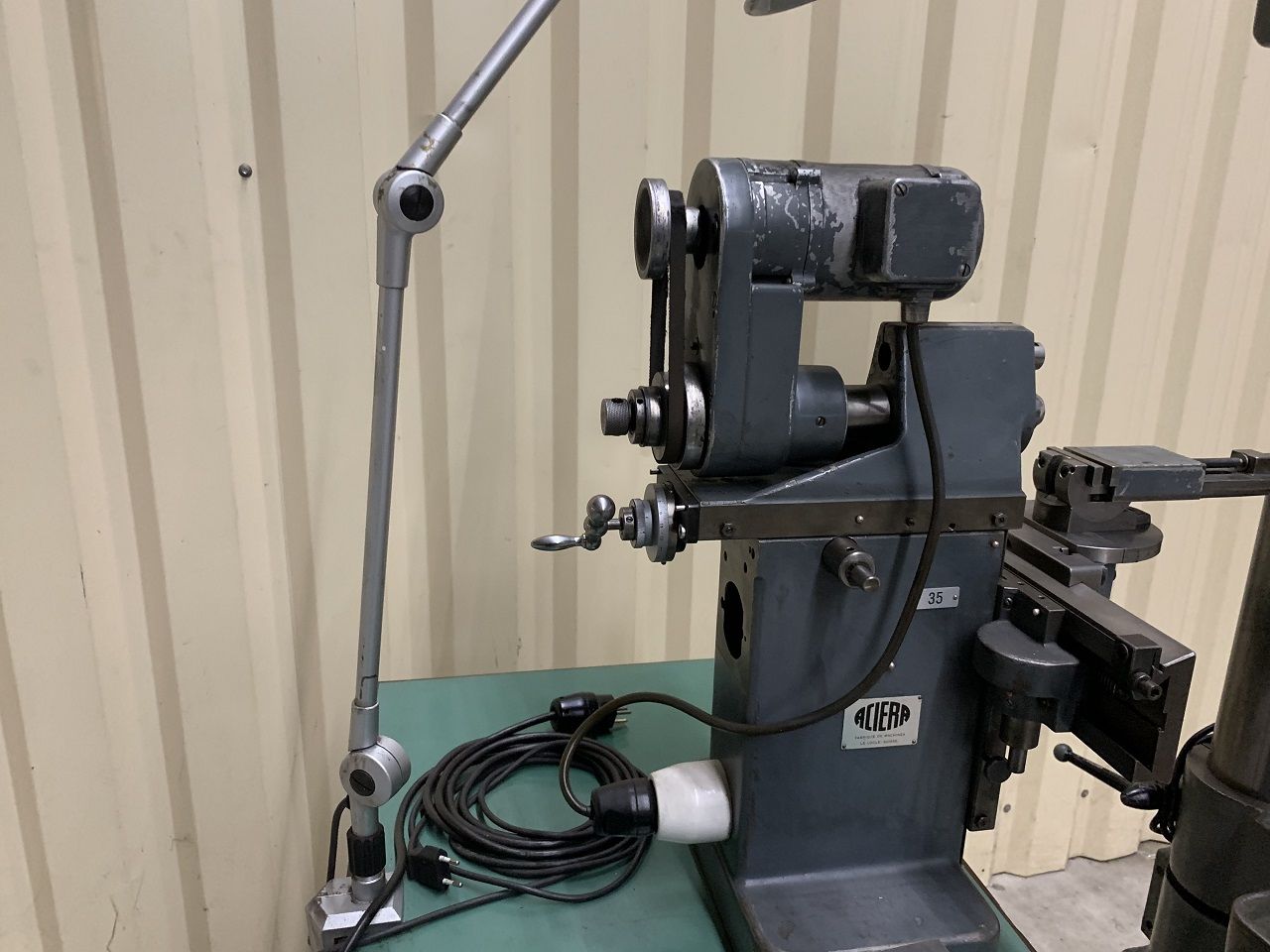 Milling/UNIVERSAL MILLING MACHINE ACIERA F-1