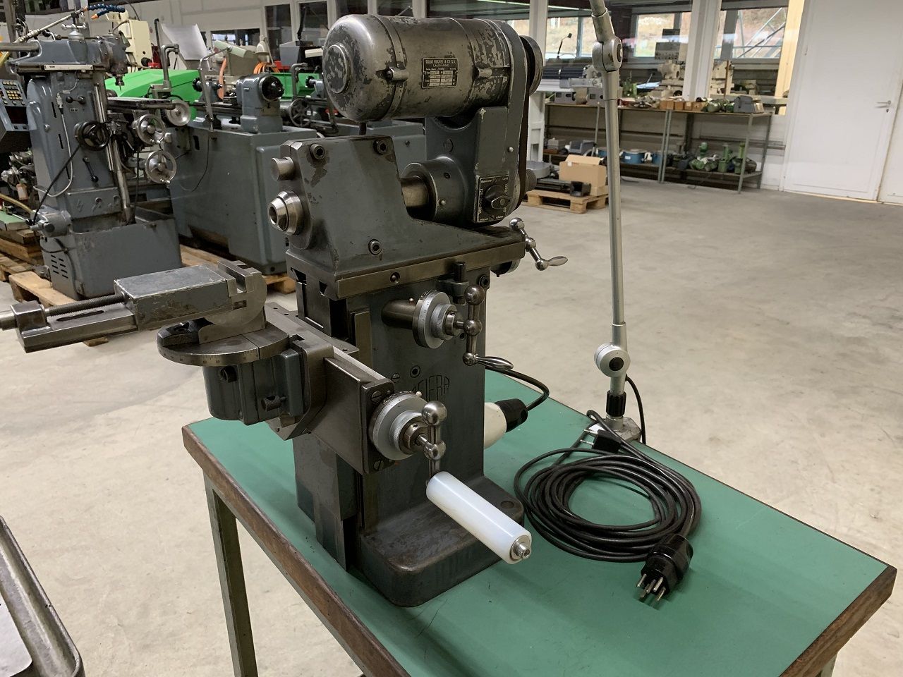 Milling/UNIVERSAL MILLING MACHINE ACIERA F-1