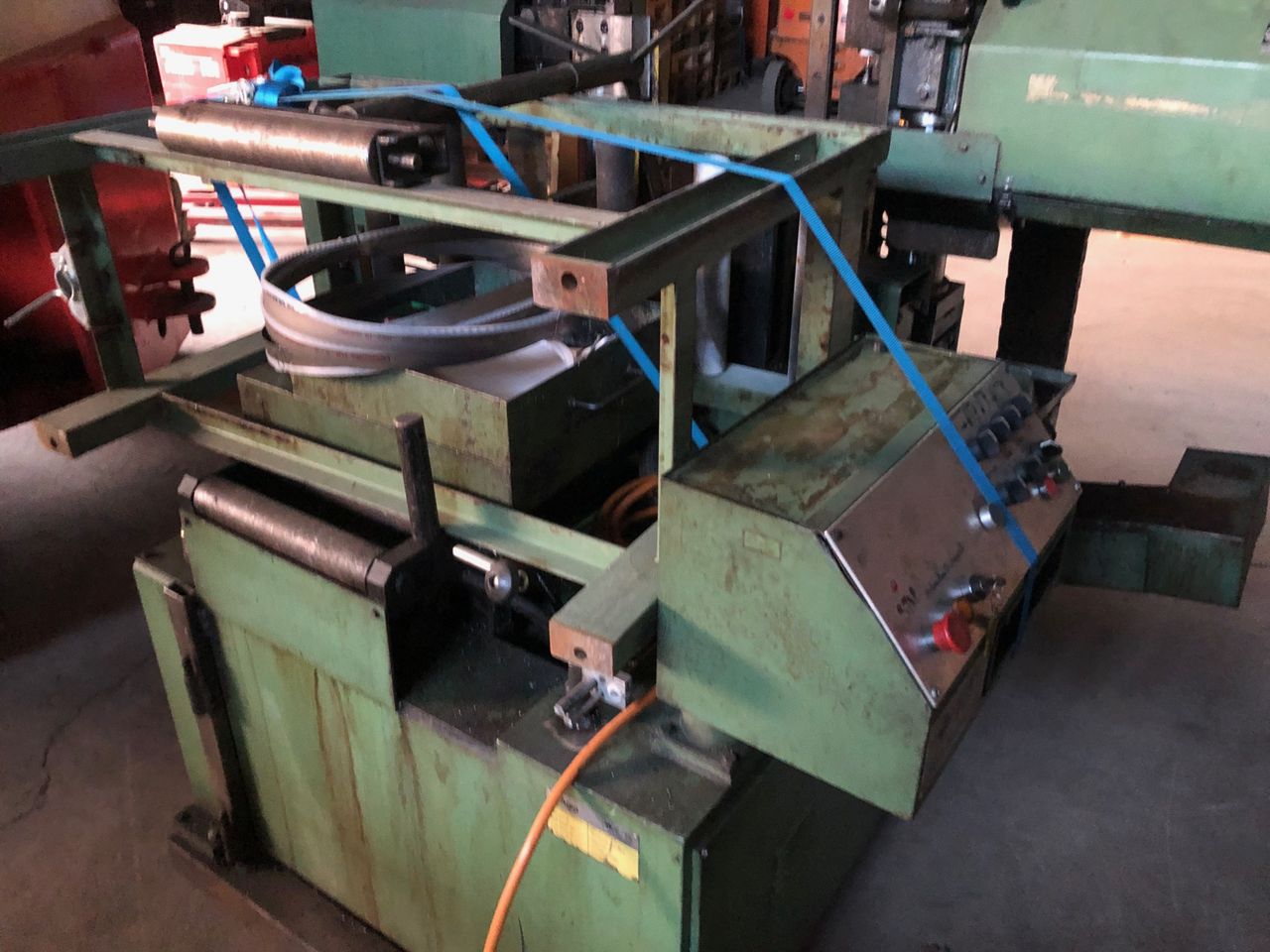Horizontal Bandsaws/BAND SAWING MACHINE RES TYPE 320 EUROPE
