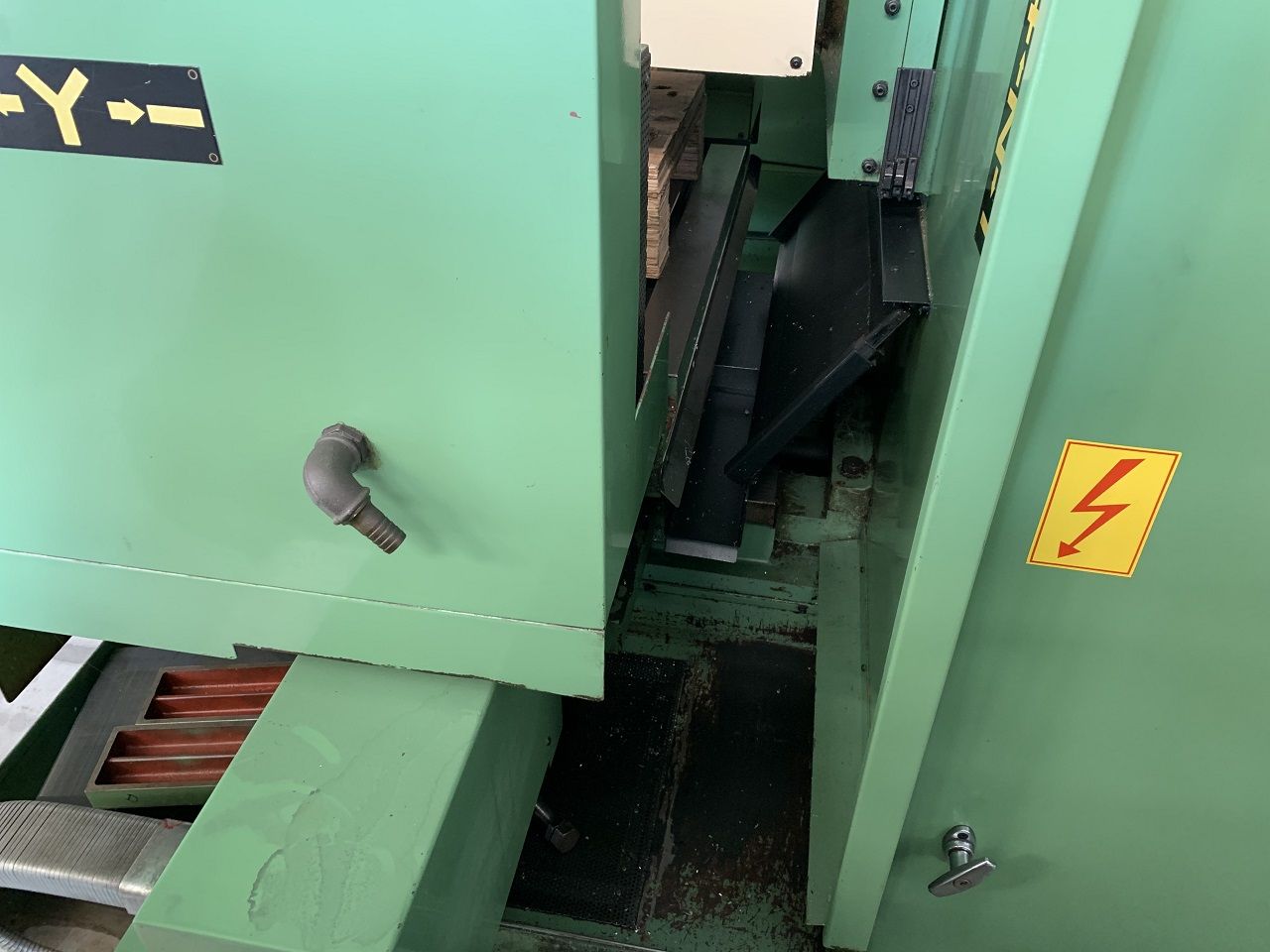 Vertical Machining Centres/VERTICAL MACHINING CENTER SHARNOA TYPE SDC 20