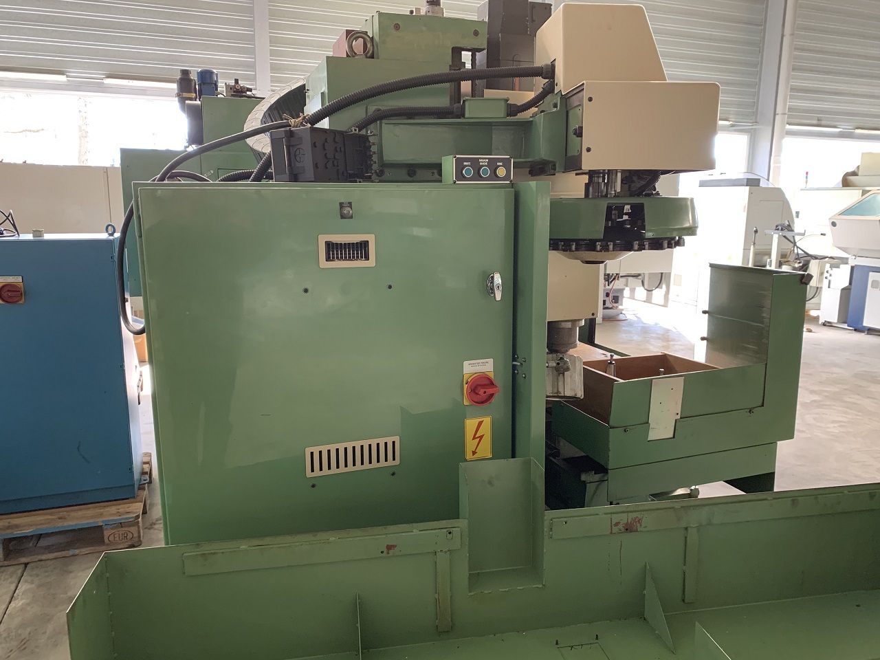 Vertical Machining Centres/VERTICAL MACHINING CENTER SHARNOA TYPE SDC 20