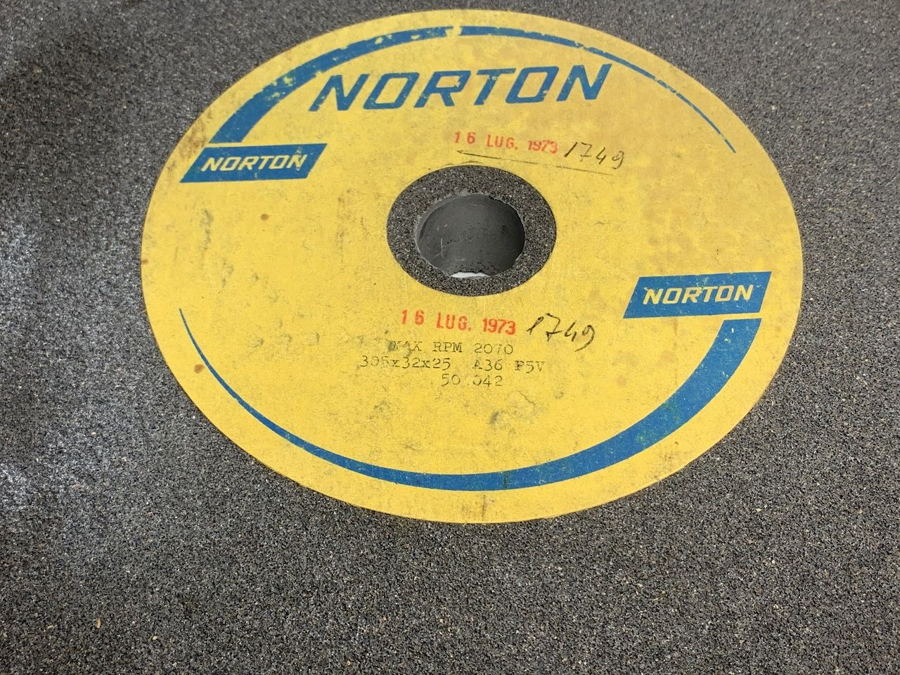 Spares & Accessories/GRINDING WHEEL NORTON Ø 305X32X25