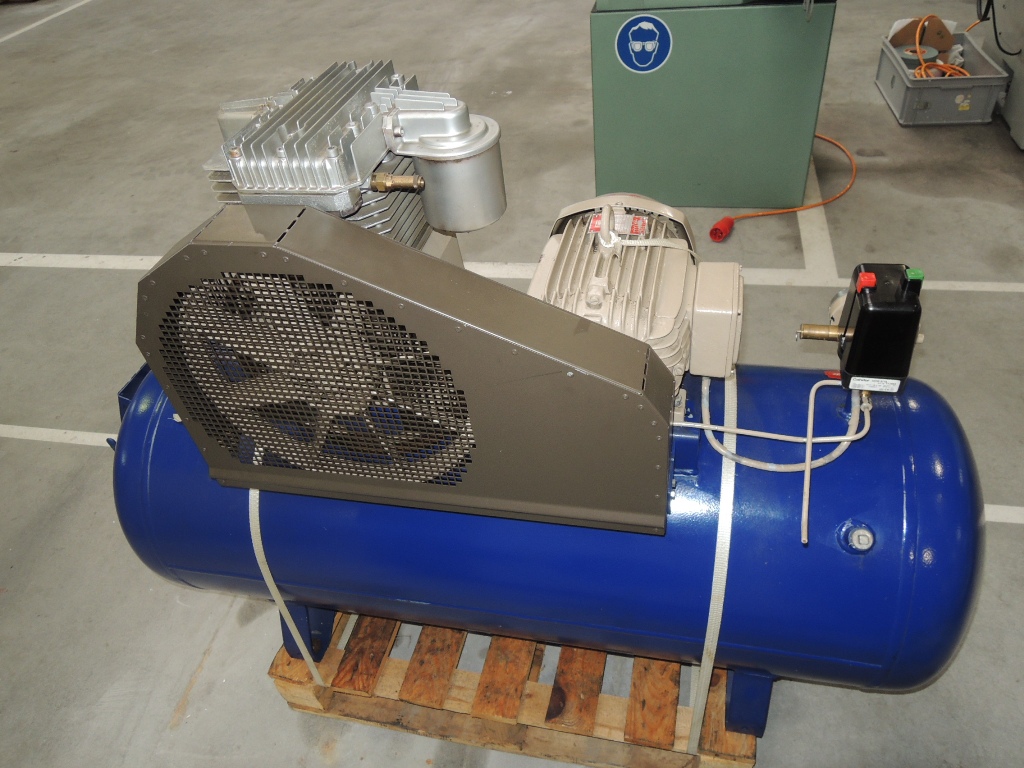 Compressors/SCHNEIDER BLITZ 250-3131