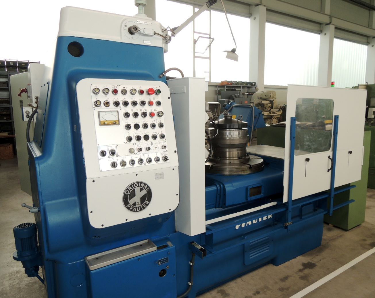 Gear Hobbers/PFAUTER P 900