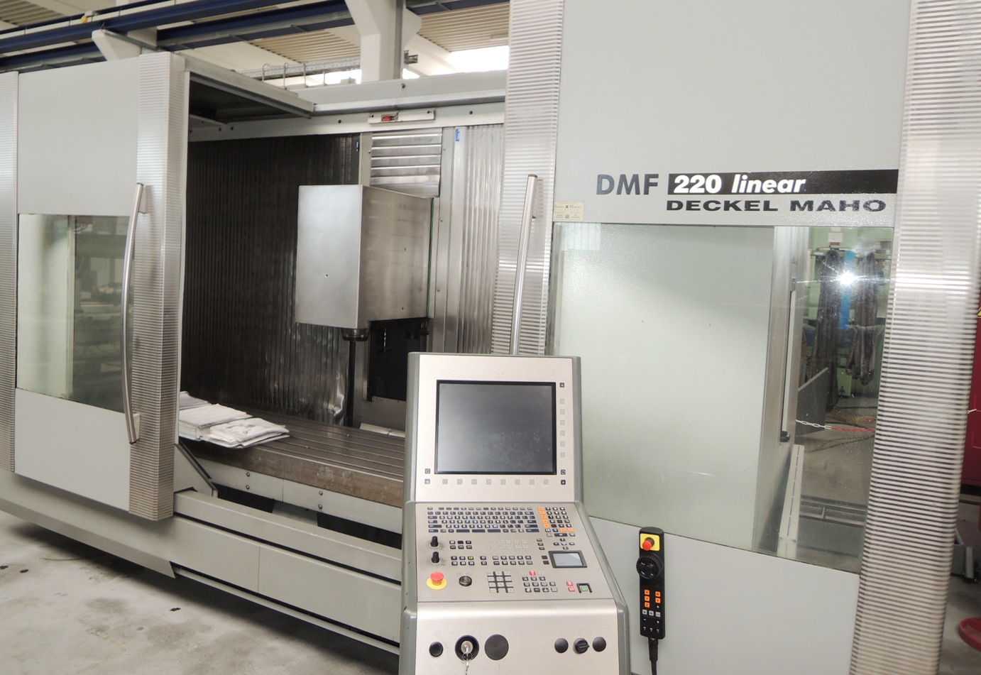 Vertical Mills/DECKEL MAHO DMF 220 Linear