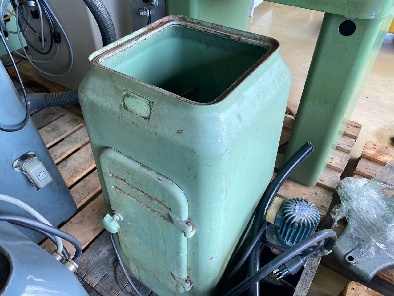 Spares & Accessories/CAST-IRON BASE FOR SURFACE GRINDER MUELLER TYPE MPS-1