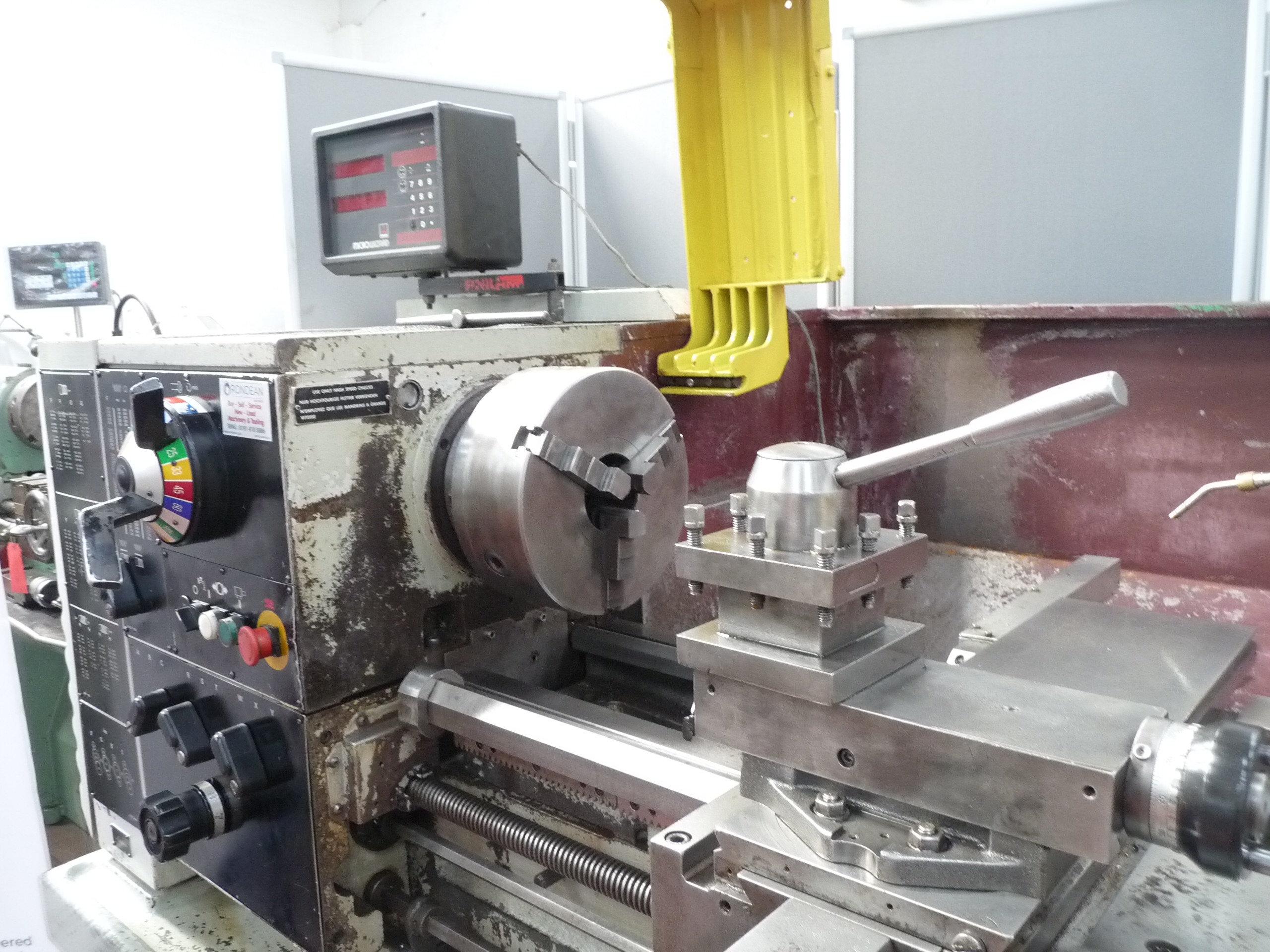 Centre Lathes/M390 Gap Bed Centre Lathe L10927.01