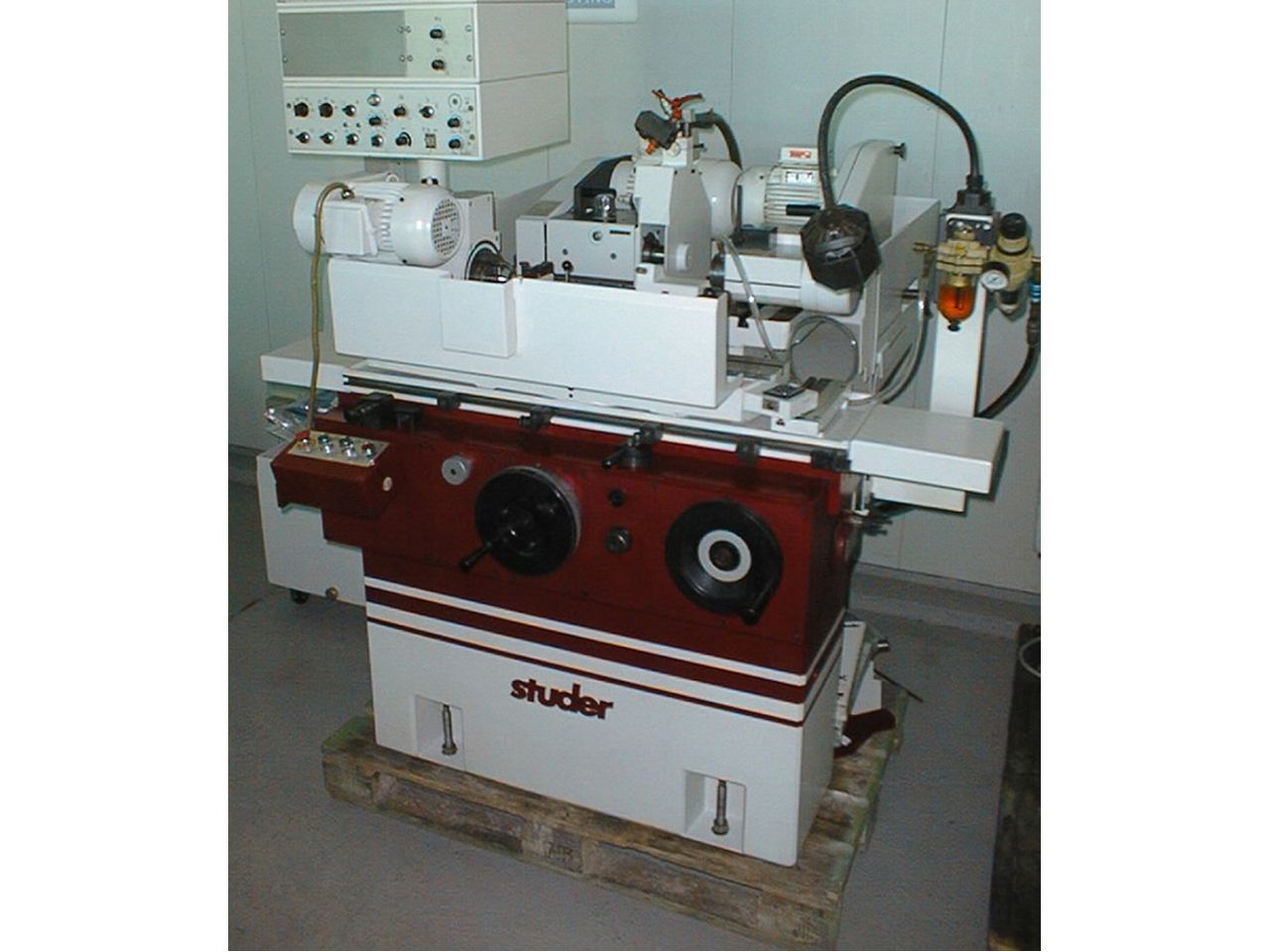 Cylindrical Grinders/CYLINDRICAL GRINDING MACHINE STUDER S-20-2