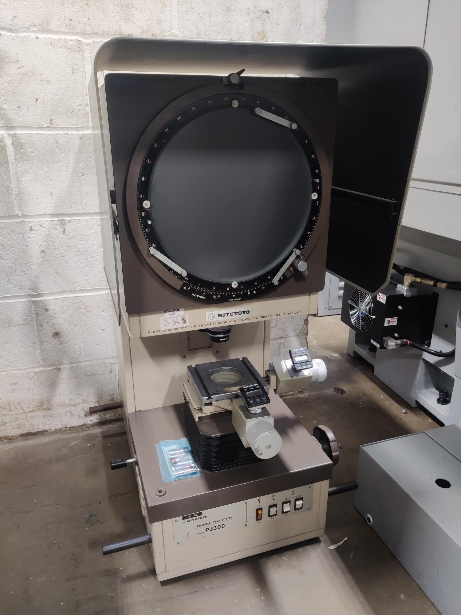 Inspection Equipment/Used Mitutoyo PJ300 Projector (4754)