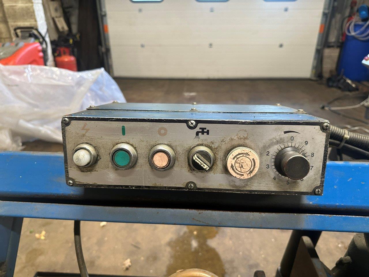 Horizontal Bandsaws/Used Ajax VHB250 Bandsaw (4810)